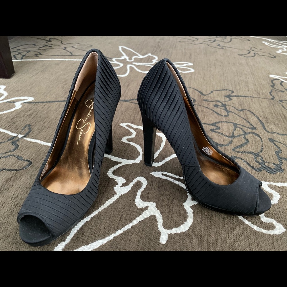Jessica Simpson Peep toe pumps